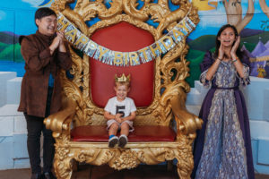 birthday party royal throne