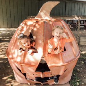 kids at pumpkin patch