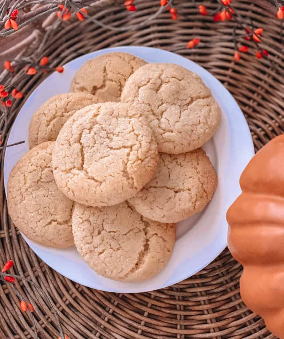 maple sugar cookies on a platter for thanksgiving